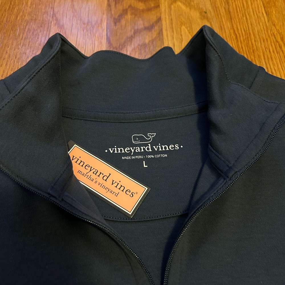NWT Navy Vineyard Vines pull over